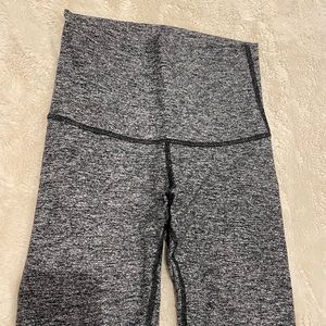 Grey Lululemon Excellent condition Wonder Under size 4 leggings